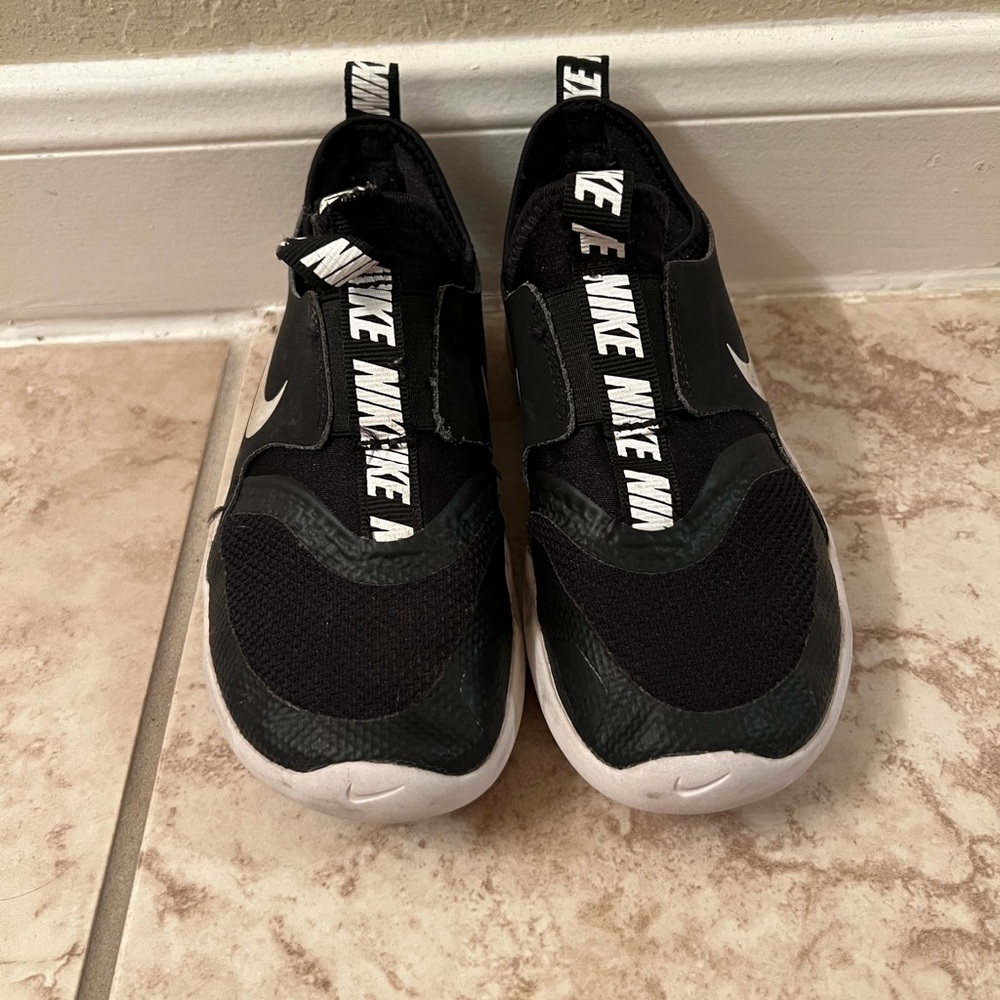 Toddler Boys Black Nikes size 12C